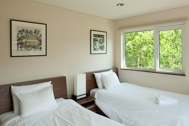 Room 20 of 97