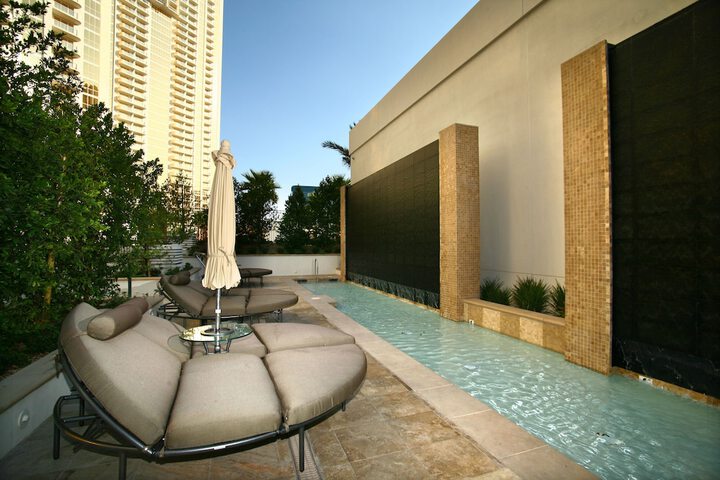 Pool 41 of 72