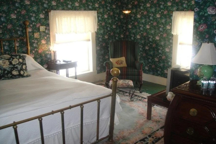 Room 2 of 6
