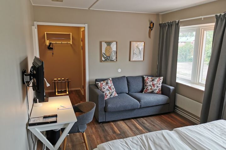 Room 10 of 33