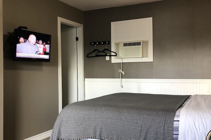 Room 33 of 73