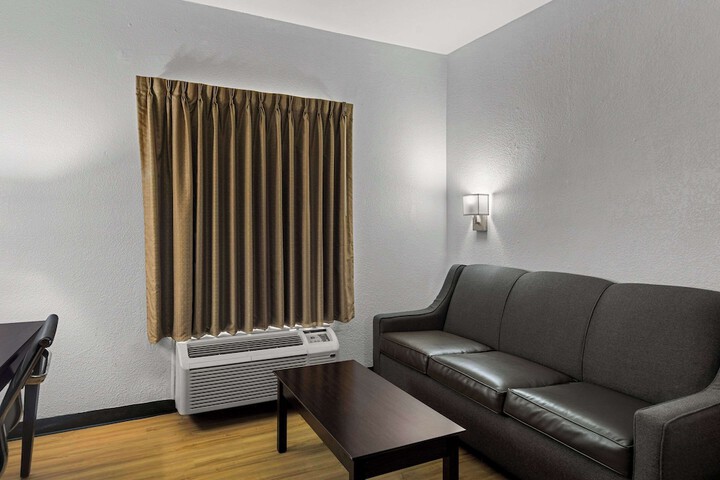 1 King Bed Suite (2 of 14)