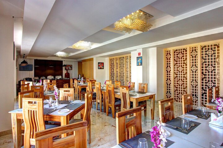 Dining 62 of 76