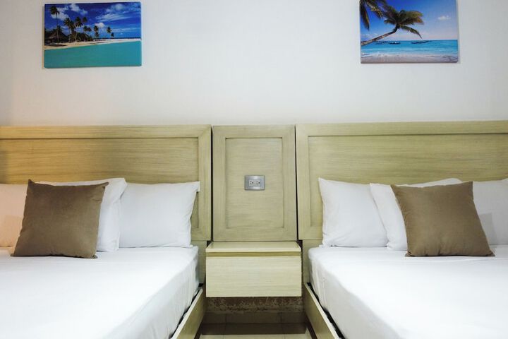 Room 12 of 37