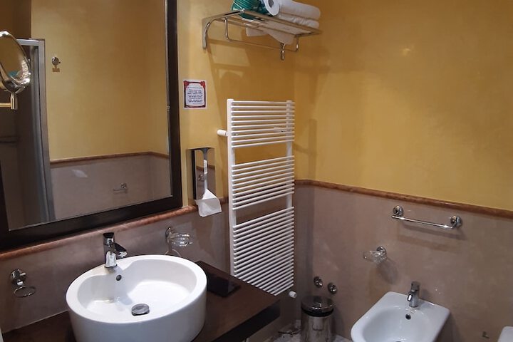 Room 30 of 94