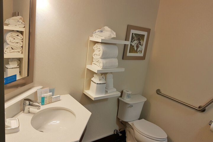 Bathroom sink