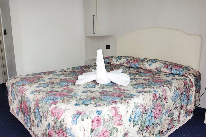 Room 2 of 58