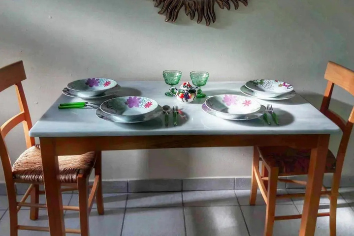 Dining 10 of 12