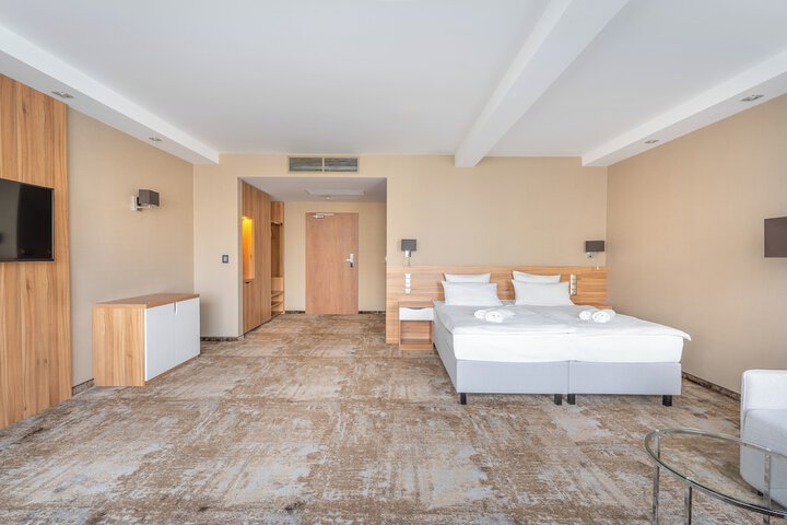 Room 9 of 34