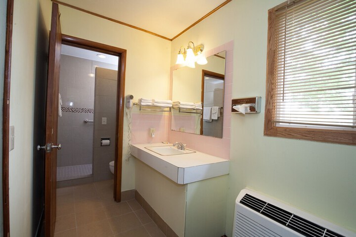 Room 12 of 25