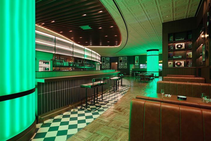 Lounge 172 of 203