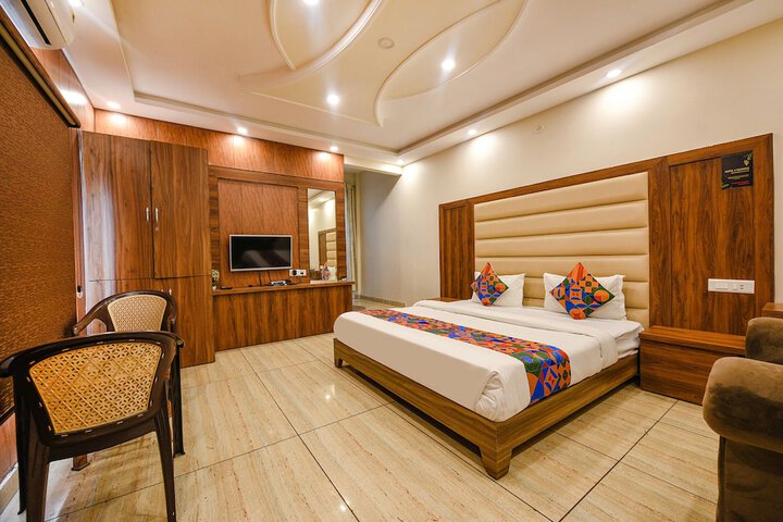 Room 17 of 24