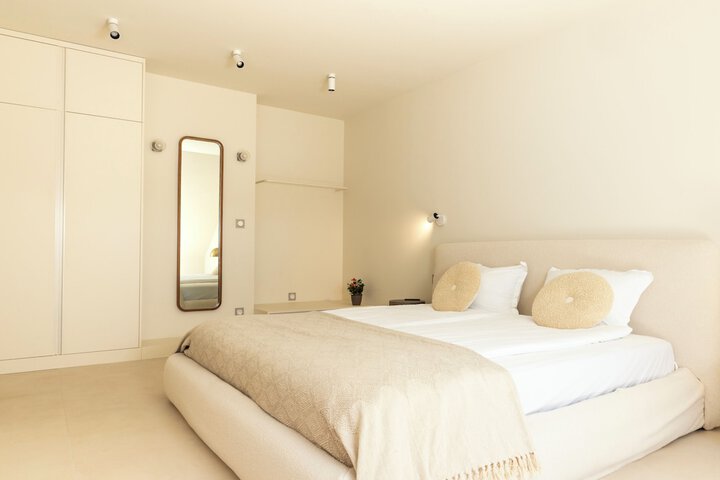 Room 13 of 43