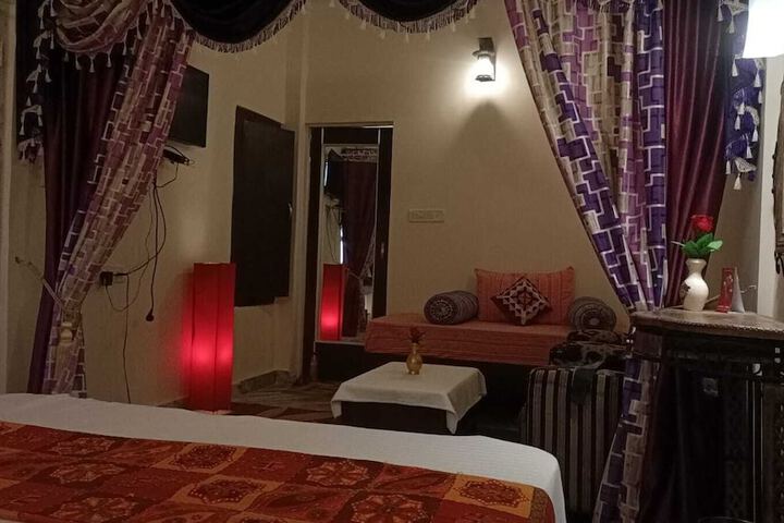 Room 27 of 84