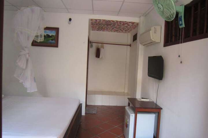 Room 6 of 79