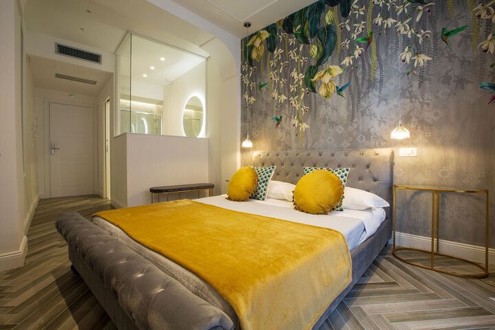 Room 27 of 74