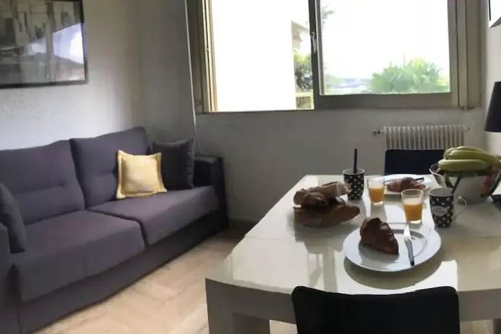 Room 5 of 18