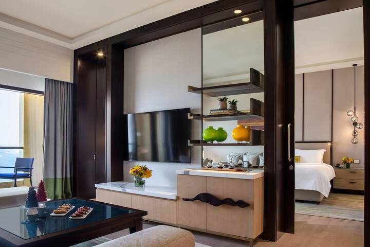 Room 9 of 211