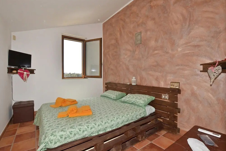 Room 5 of 17