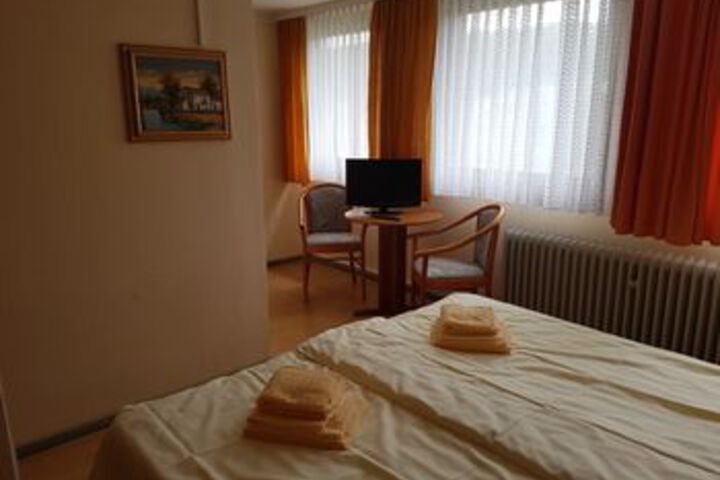 Room 9 of 20