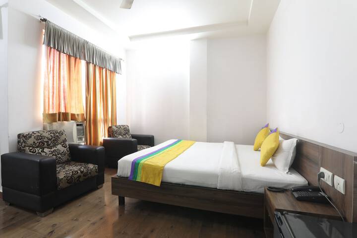 Room 6 of 16