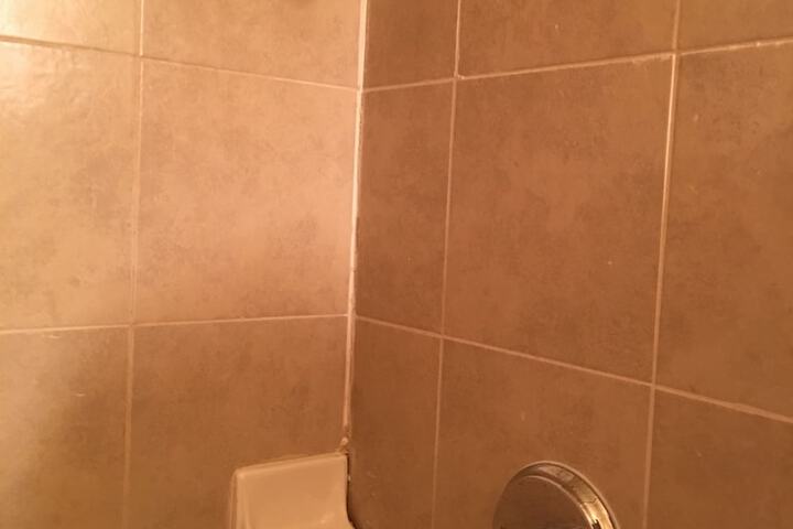 Room 33 of 38