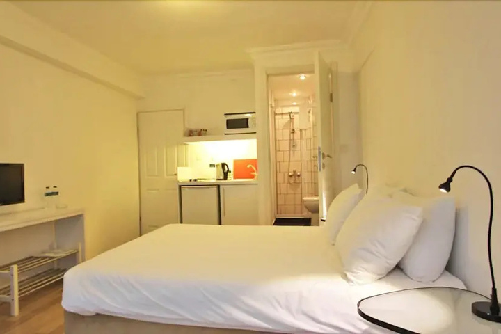 Room 3 of 7