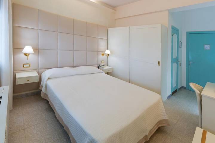 Room 14 of 48