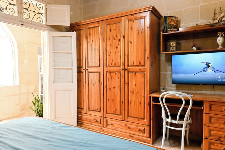 Room 3 of 40
