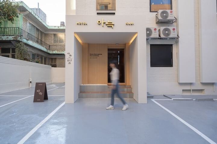 Hotel 98 of 100