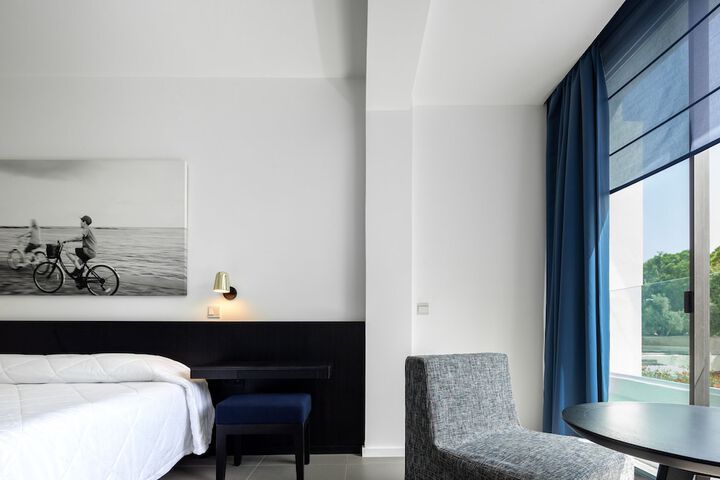Room 83 of 182