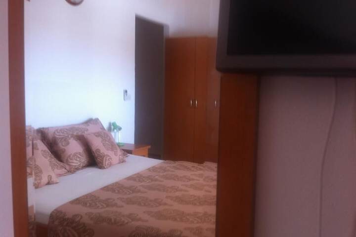 Room 13 of 33