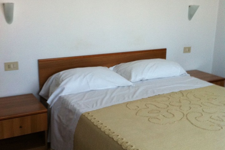Room 4 of 16