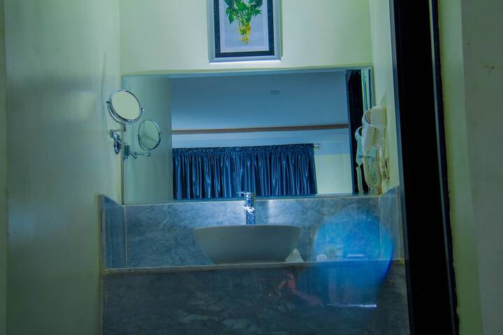 Room 10 of 43