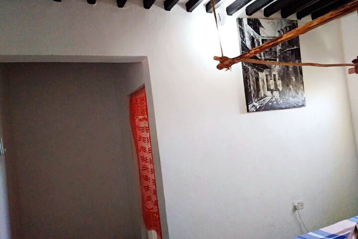 Room 10 of 14