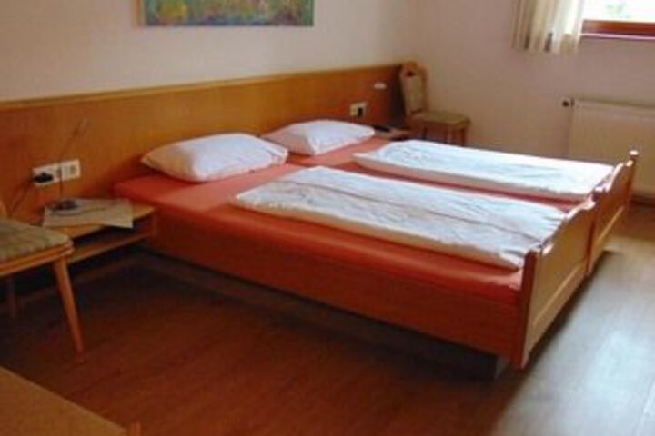 Room 6 of 25