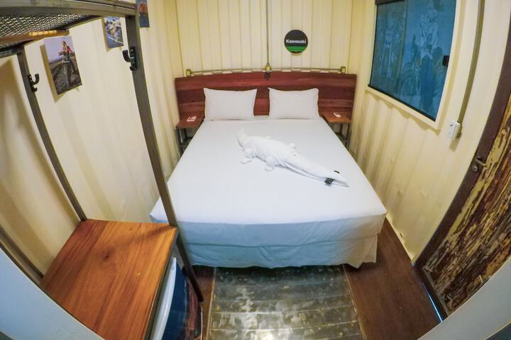 Room 9 of 43