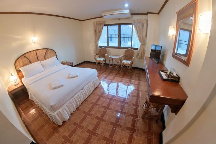 Room 19 of 38