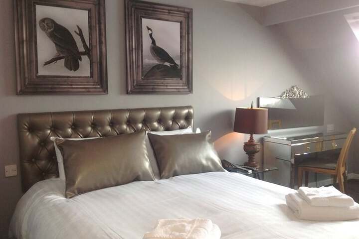 Room 3 of 20