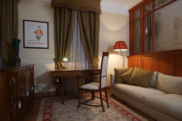 Room 17 of 38