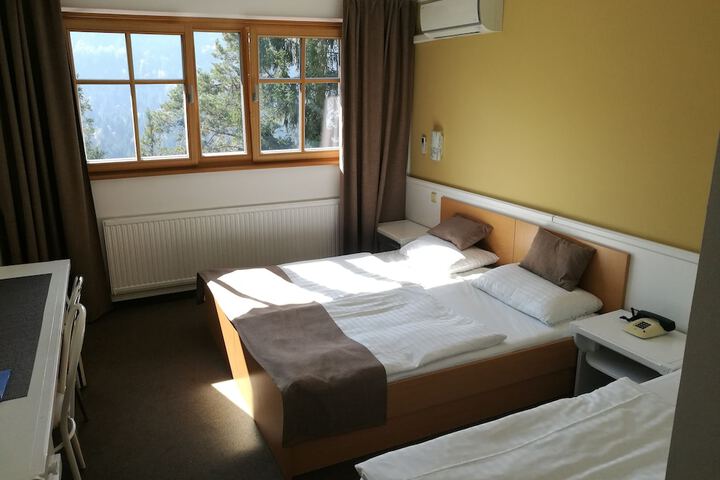 Room 13 of 64