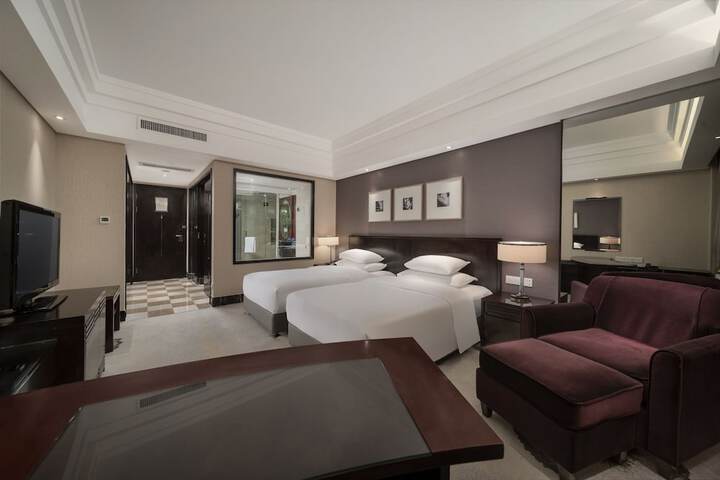 Room 15 of 40