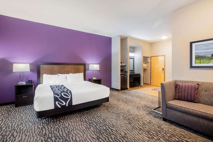 1 King Bed (7 of 16)