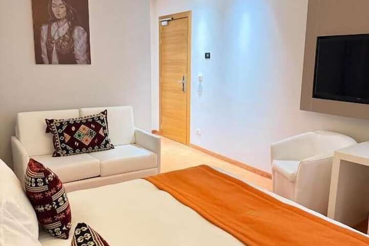 Room 5 of 25