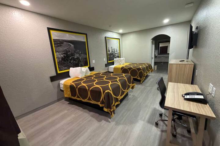 Room 13 of 25