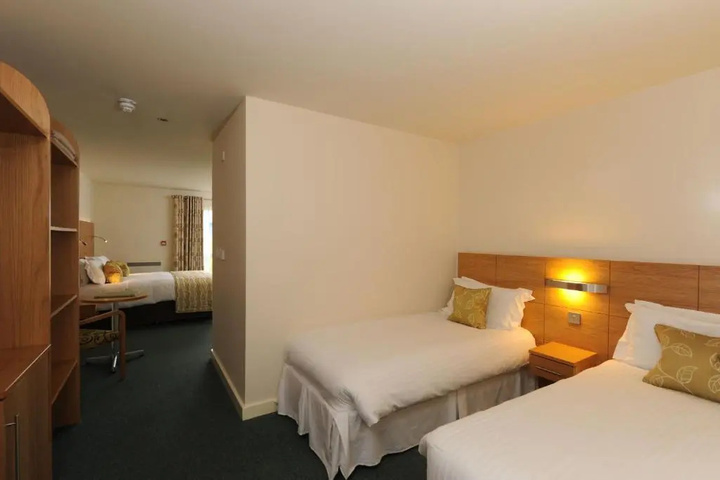 Room 3 of 10