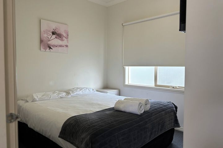 Room 3 of 27
