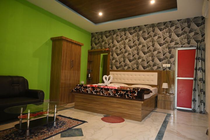 Room 3 of 9