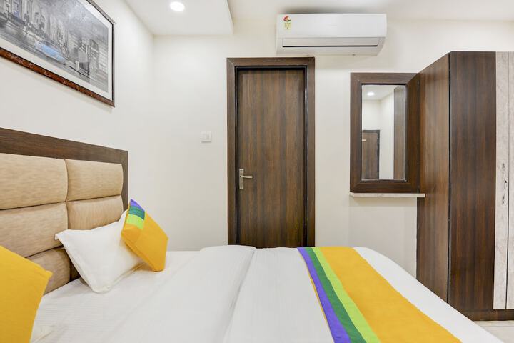 Room 10 of 33