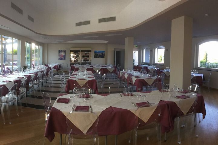 Dining 106 of 196